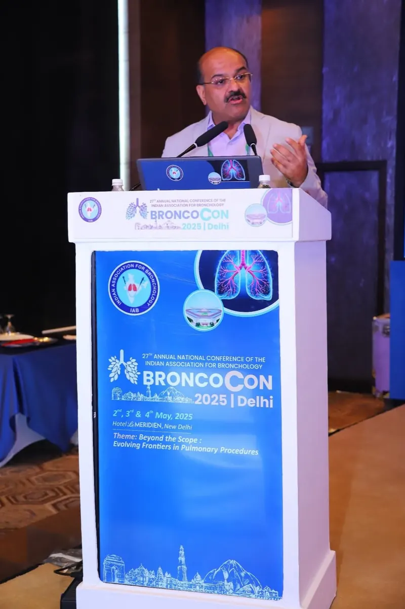Dr. Tomer at the BRONCOCON 2025 podium