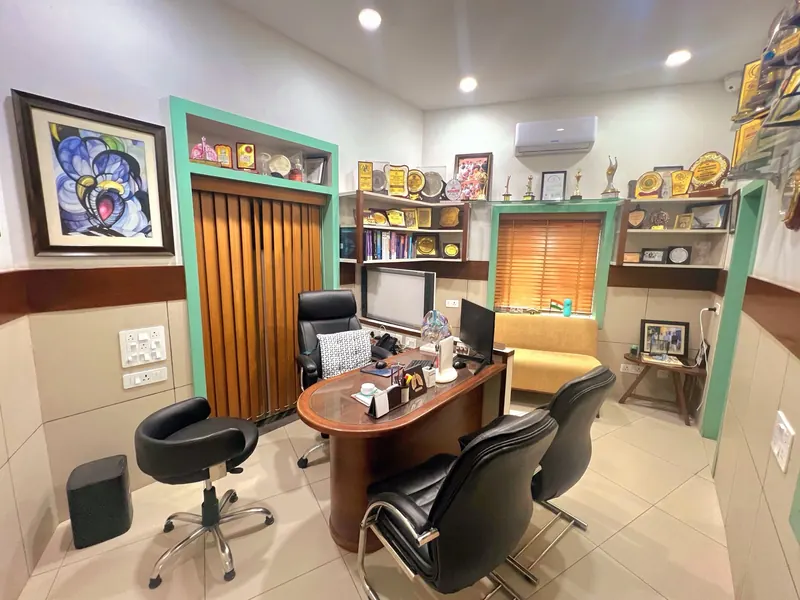 Dr. Tomer’s consulting room